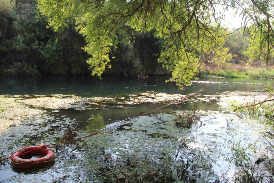 Genç Kadının Buz Gibi Suda,ölümle Yaşam Arasındaki Mücadelesi