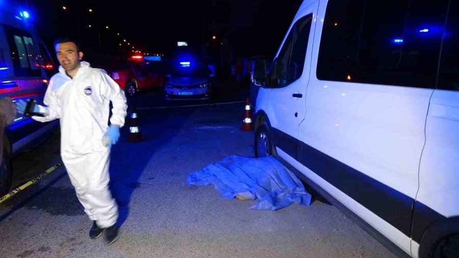 Hatay’da Depremden Kurtulan Kadın, Antalya’da Yaya Geçidinde Hayatını Kaybetti