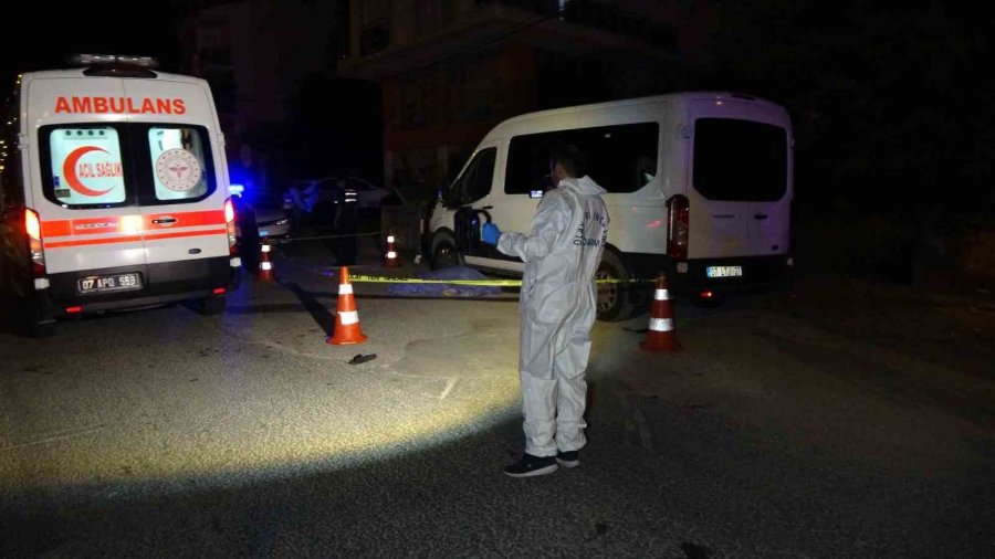 Hatay’da Depremden Kurtulan Kadın, Antalya’da Yaya Geçidinde Hayatını Kaybetti