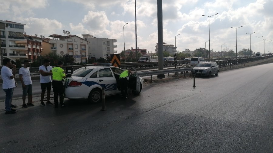 Kaza Yapan Motosiklete Çarpmamak İstedi, Çelik Bariyerlere Çarptı