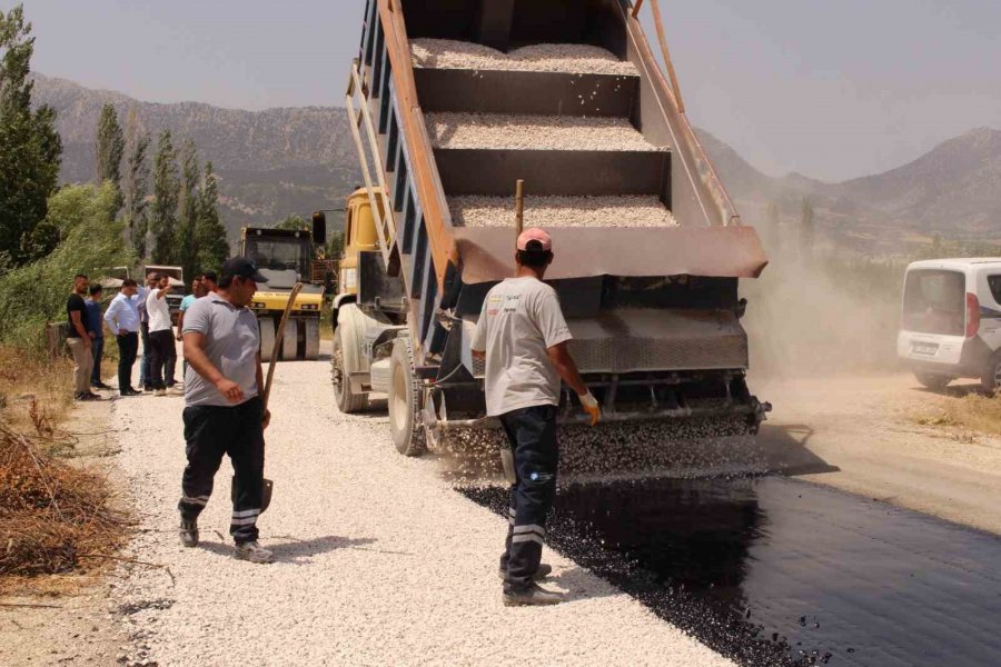 Elmalı-akçay Grup Yolunda Sathi Asfalt Çalışması Başladı