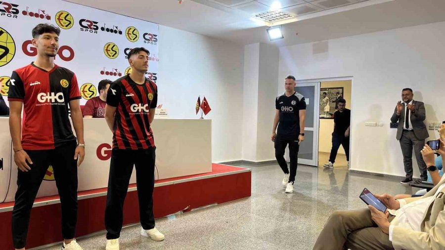 Eskişehirspor’un Yeni Sezon Formaları Tanıtıldı