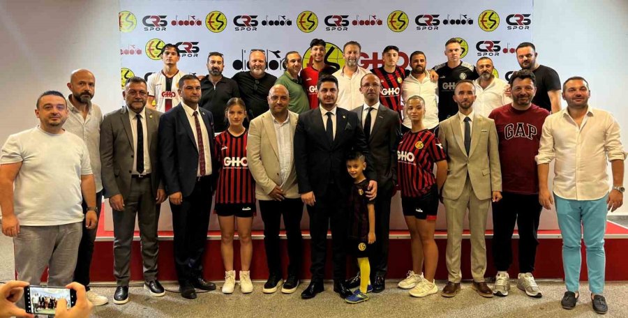 Eskişehirspor’un Yeni Sezon Formaları Tanıtıldı