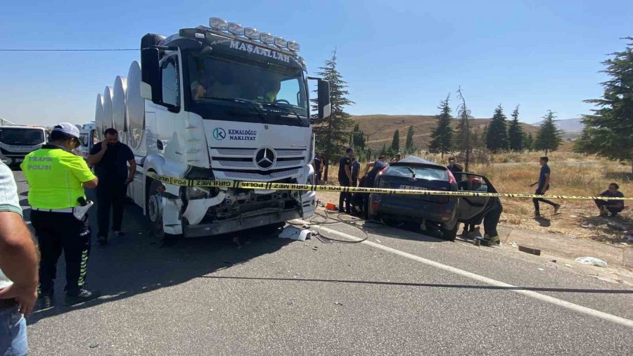 Cenaze Dönüş Yolunda Kaza: 1 Ölü, 3 Yaralı