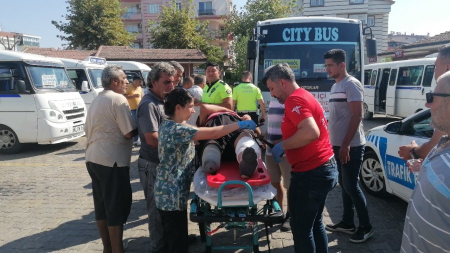 Bir Ayağı Protez Olan Engelli Adam Minibüsün Altında Kaldı