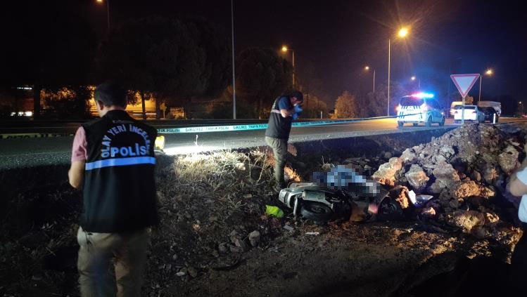 Motosikletiyle Şarampoldeki Taş Yığınına Çarpan Sürücü Hayatını Kaybetti