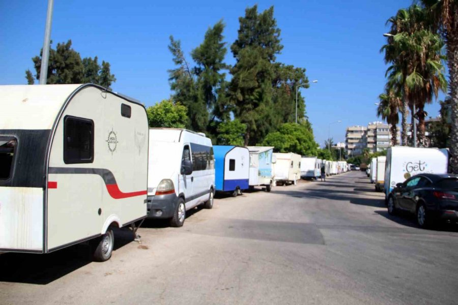 Antalya’da Zabıtadan Karavan Operasyonu