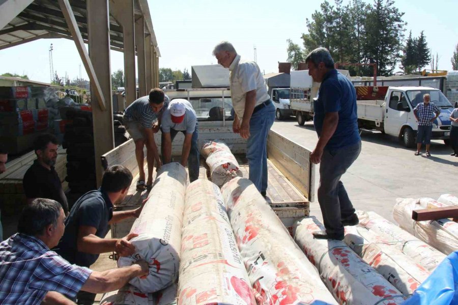 Antalya Büyükşehir’den Aksulu Çiftçilere Sera Naylonu Yardımı