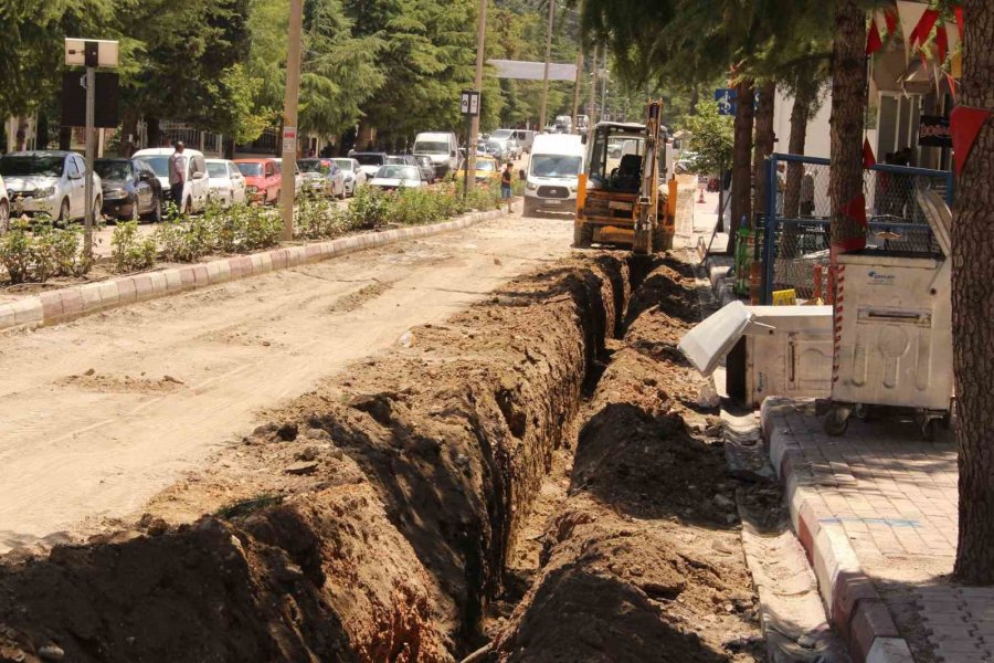 Asat, Elmalı Merkezdeki Su Borularını Yeniliyor