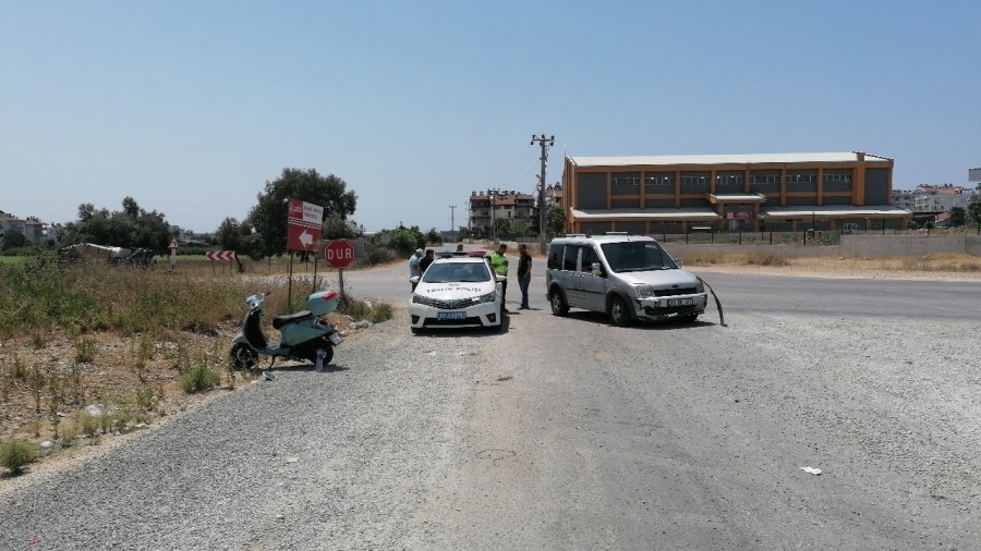 Hafif Ticari Araçla Motosikletin Çarpıştığı Kazada Motosiklet Sürücüsü Yaralandı