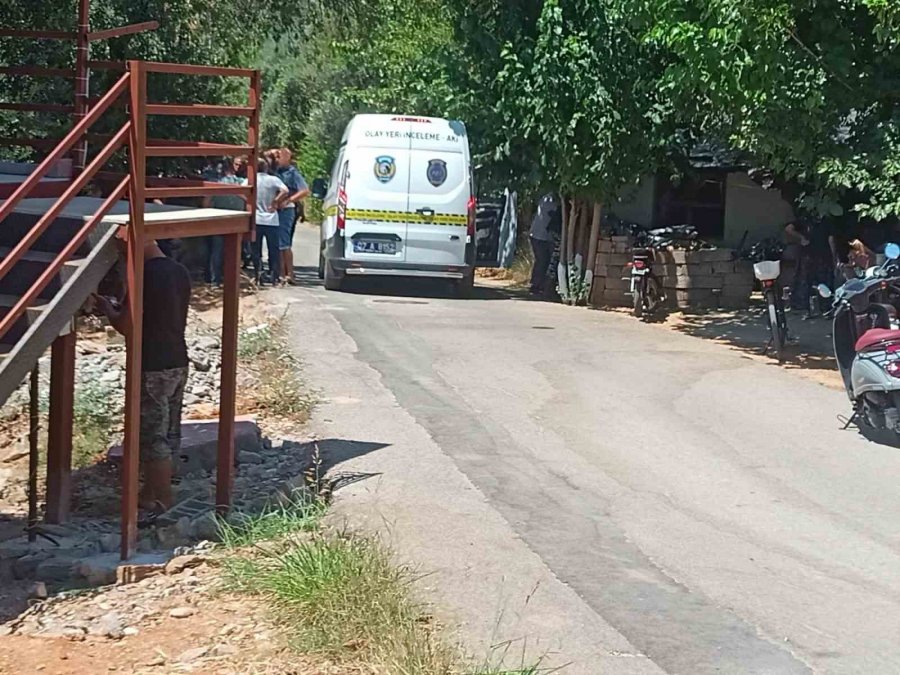 Antalya’da Cinnet Geçiren Şahıs Önce Eşini, Sonra Kendini Öldürdü