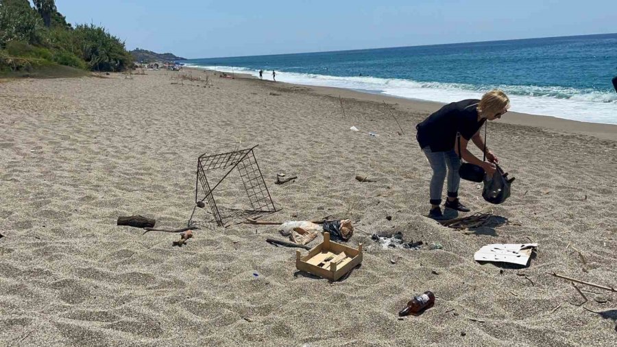 Caretta Caretta Yuvasının Üzerinde Yakılan Mangalı Gören Çevreciler Gözyaşlarını Tutamadı