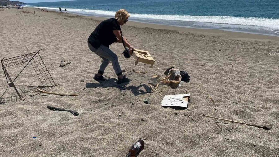 Caretta Caretta Yuvasının Üzerinde Yakılan Mangalı Gören Çevreciler Gözyaşlarını Tutamadı