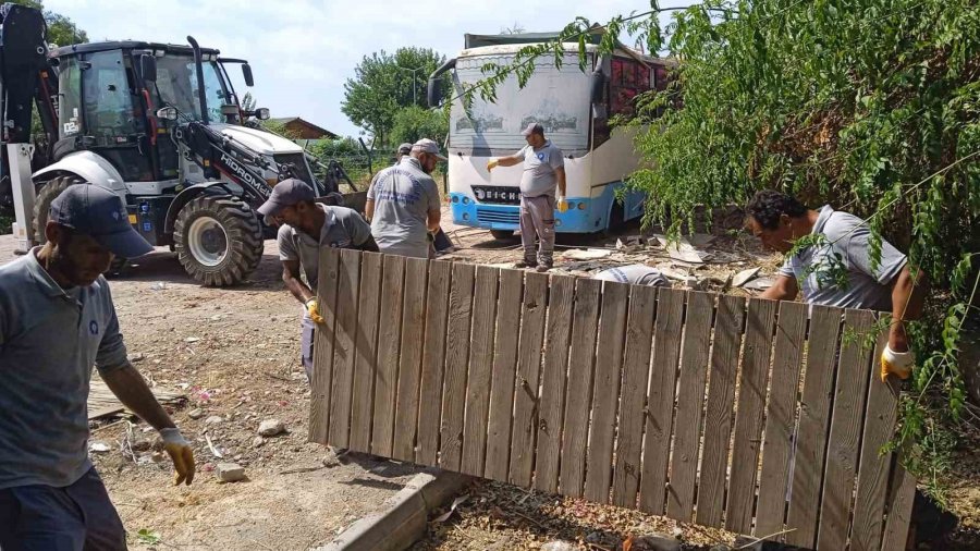 Büyükşehir Ekipleri Karavan Park Tahliyesini Tamamladı