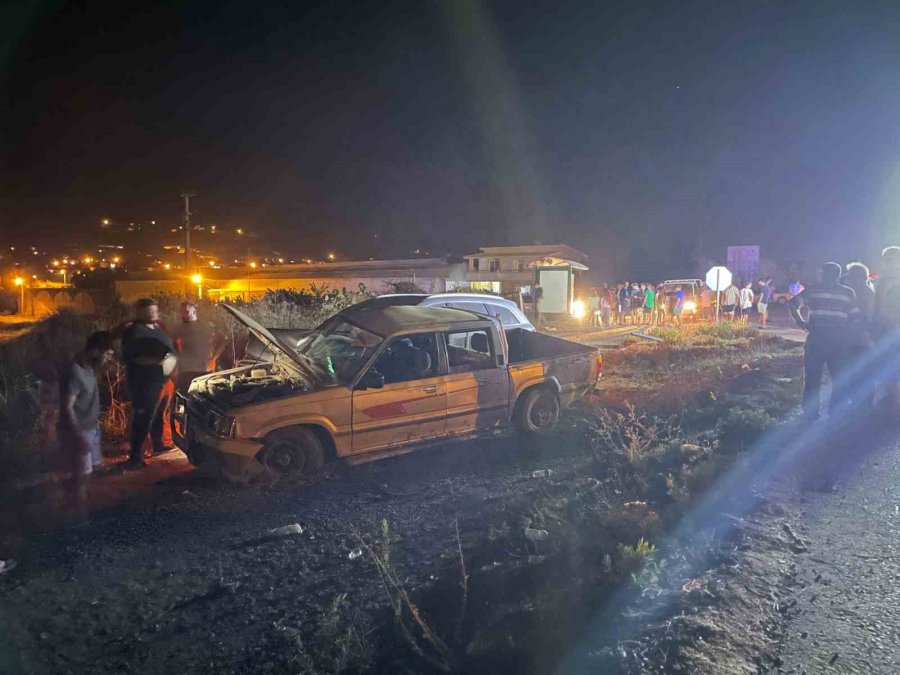 Gazipaşa’da Kamyonetle Otomobil Çarpıştı: 5 Yaralı