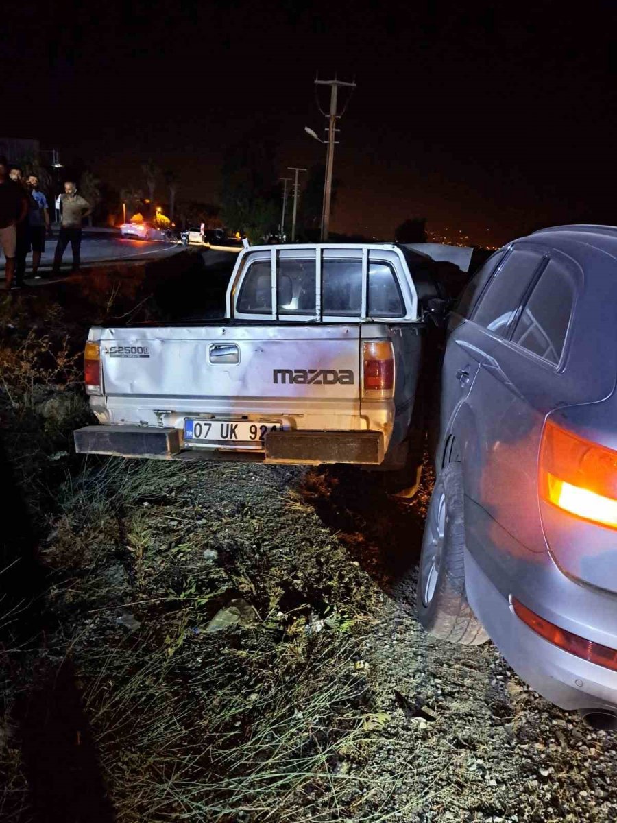 Gazipaşa’da Kamyonetle Otomobil Çarpıştı: 5 Yaralı