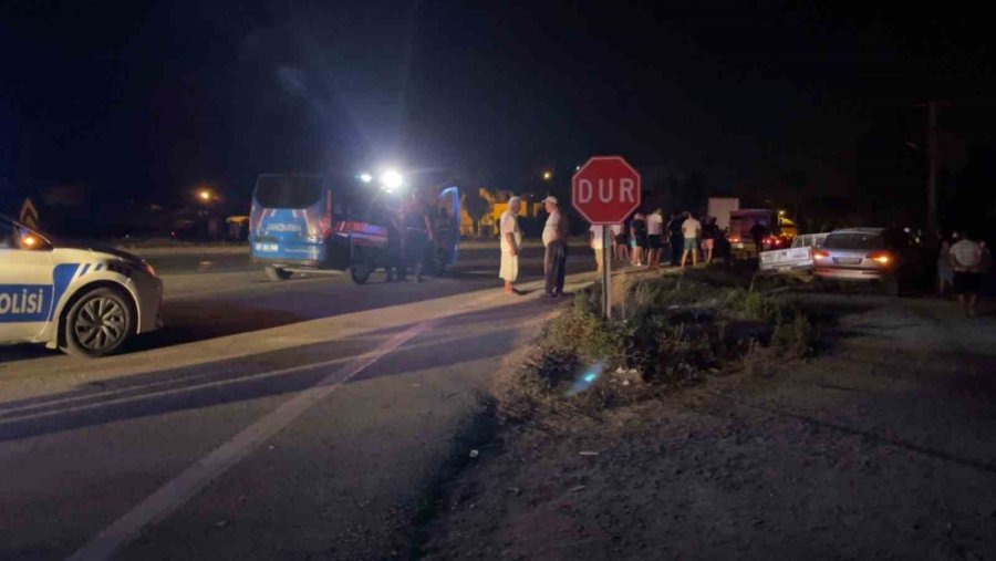 Gazipaşa’da Kamyonetle Otomobil Çarpıştı: 5 Yaralı