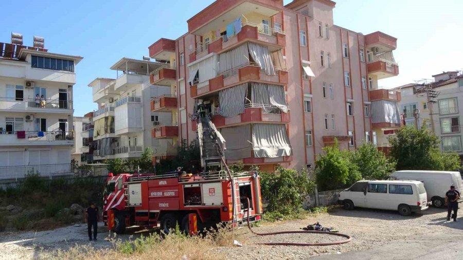 Mutfaktaki Buzdolabı Binada Yangın Çıkardı