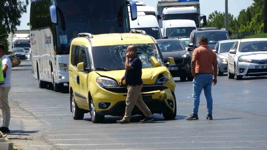 Ticari Taksi İle Çarpışan Motosiklet Sürücüsü Yaralandı