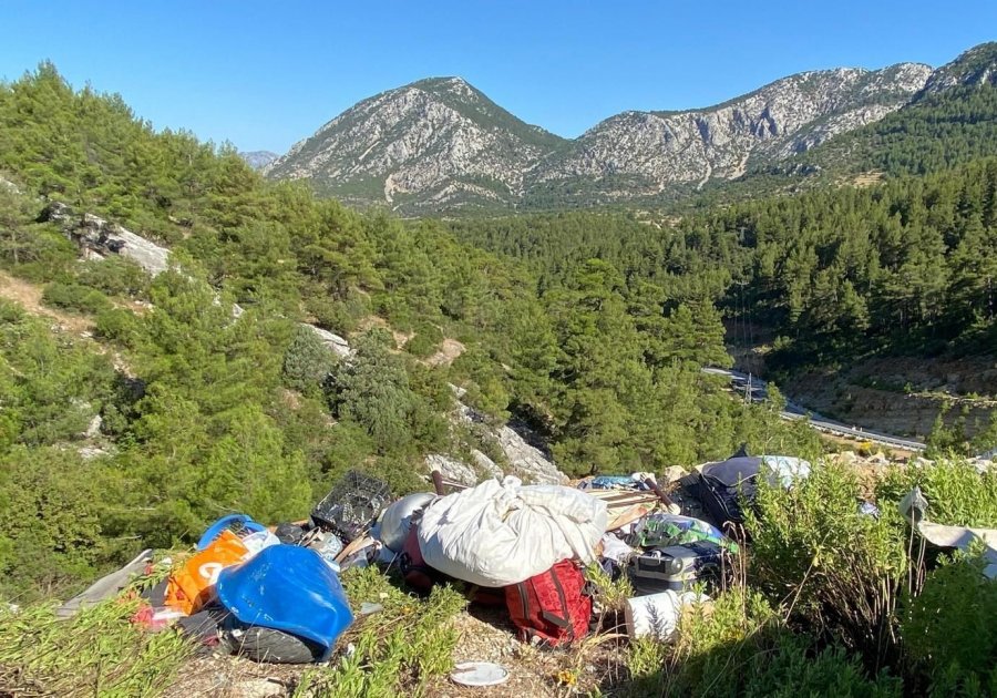 Deprem Sarstı, Kaza Yıktı: “kıyafetimiz Bile Kalmadı”