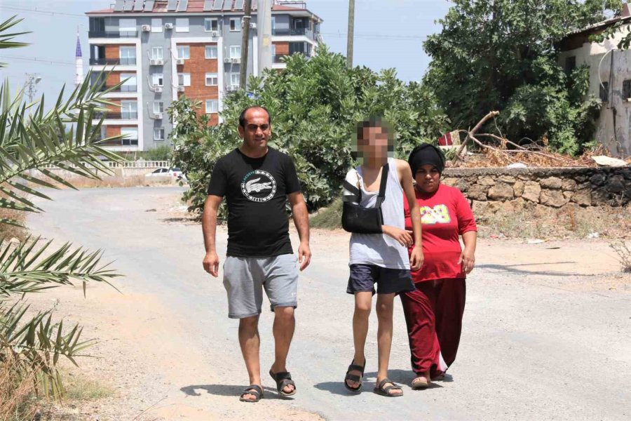 Deprem Sarstı, Kaza Yıktı: “kıyafetimiz Bile Kalmadı”