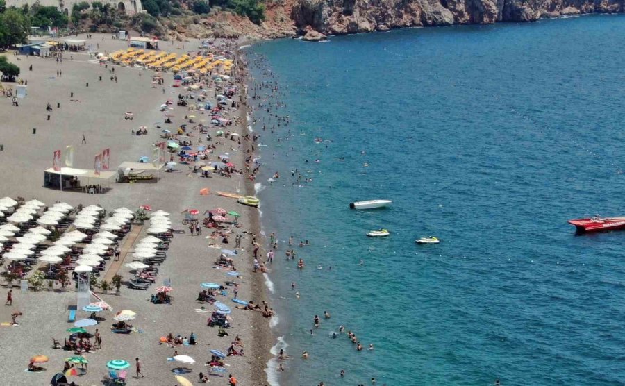 Plajların Deniz Suyu Ölçümlerinde Antalya Damgası