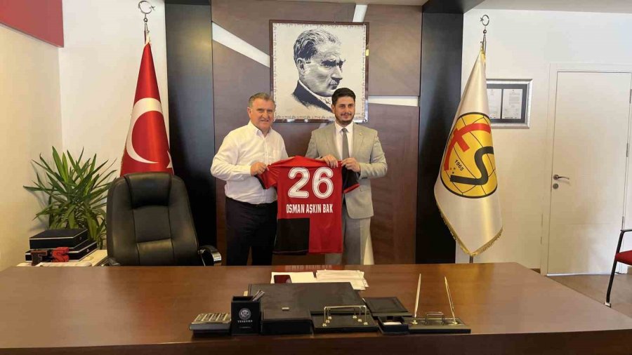 Bakan Bak: “eskişehirspor’un Mazisindeki Günlere Dönmesi İçin Destek Vereceğiz”