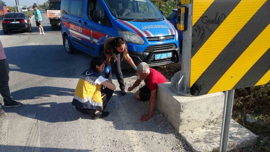 Kaza Yapan Alkollü Sürücü Jandarma Ve Sağlıkçıları Canından Bezdirdi