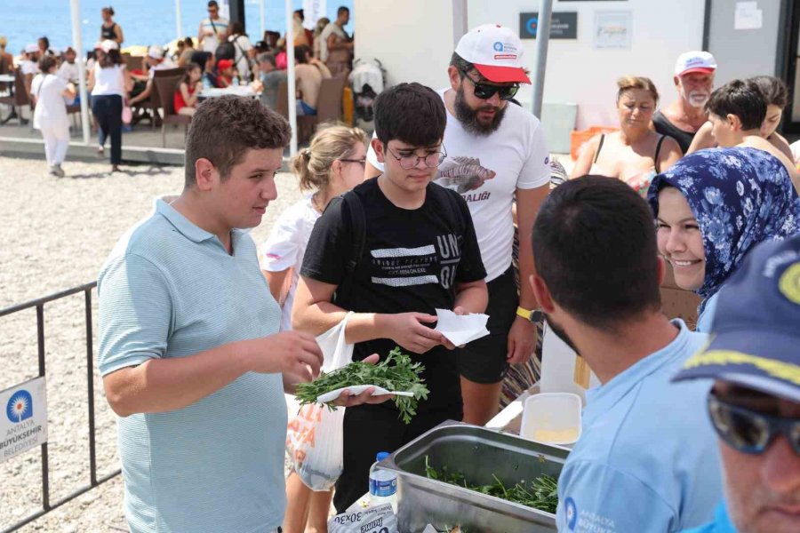 Antalya’da Aslan Balığı Avlama Yarışması Düzenlendi