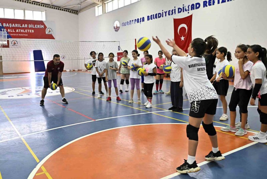 Sadece Voleybol Değil Rakibe Saygıyı Da Öğreniyorlar