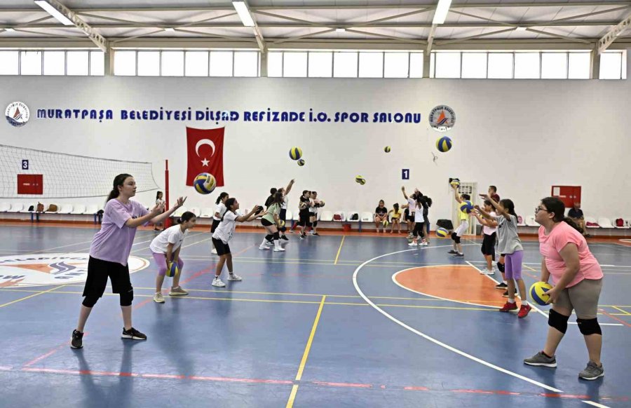 Sadece Voleybol Değil Rakibe Saygıyı Da Öğreniyorlar