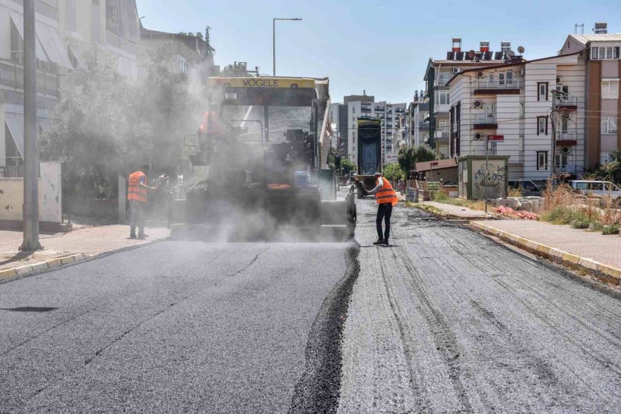 Kepez’den İki Mahalleye Asfalt