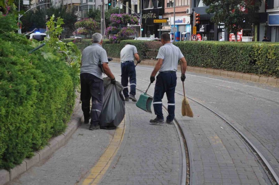 Eskişehir’de Rüzgarda Kırılan Dal Tramvay Seferlerini Aksattı