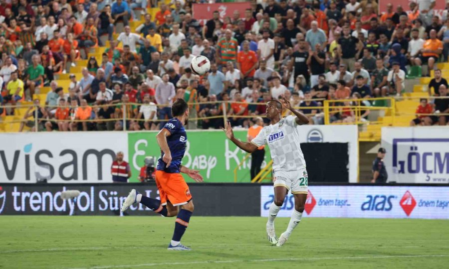 Trendyol Süper Lig: Alanyaspor: 1 - Başakşehir: 0 (ilk Yarı)