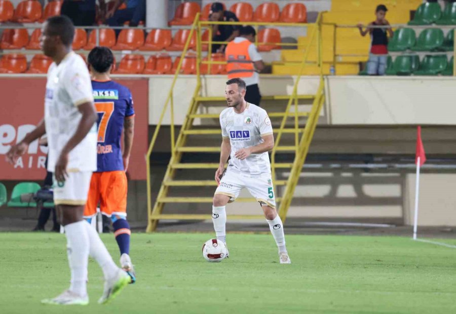 Trendyol Süper Lig: Alanyaspor: 2 - Başakşehir: 0 (maç Sonucu)