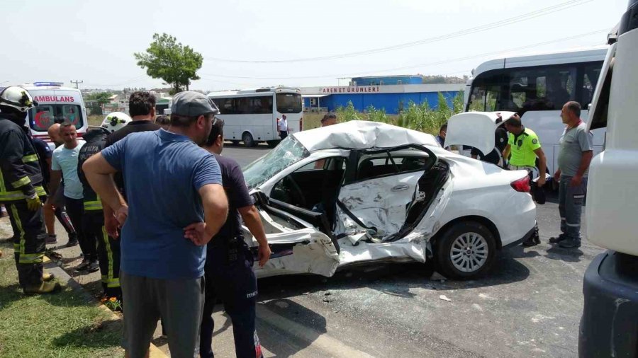 Beton Mikseri İle Otomobil Çarpıştı: 1’i Ağır 4 Yaralı