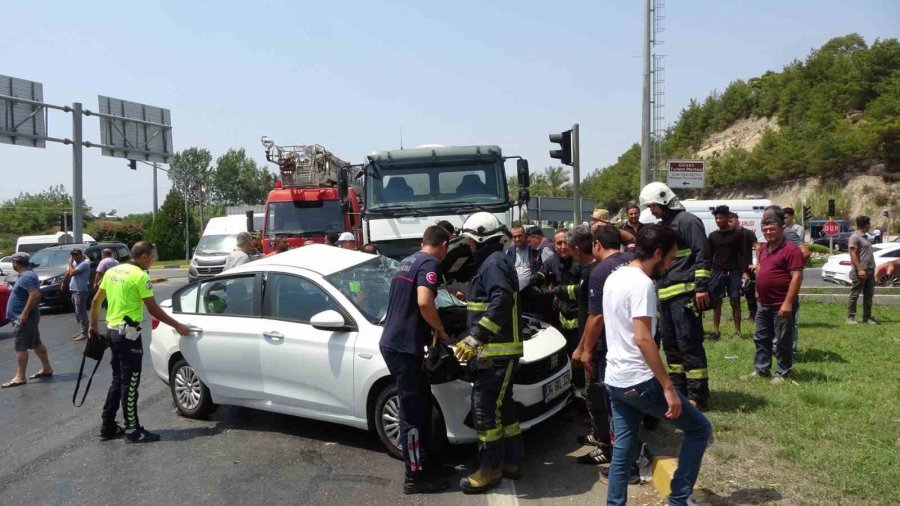 Beton Mikseri İle Otomobil Çarpıştı: 1’i Ağır 4 Yaralı