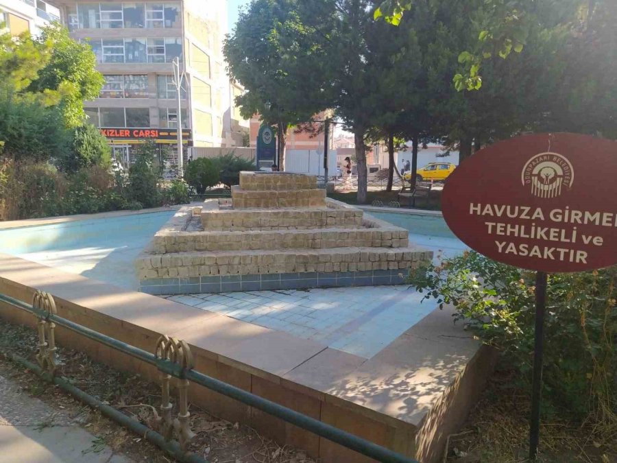 Azerbaycan Dostluk Ve Kardeşlik Parkına Yakışmayan Görüntüler