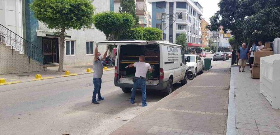 Finlandiyalı Kadın Alanya’daki Evinde Ölü Bulundu, Ekipler Kokudan Taşımakta Zorlandı