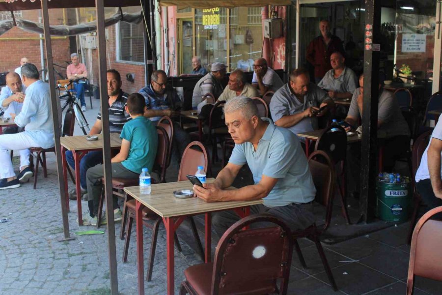 Eskişehir’de Kıraathane Sohbetleri Kültürü Hâlâ Yaşatılıyor