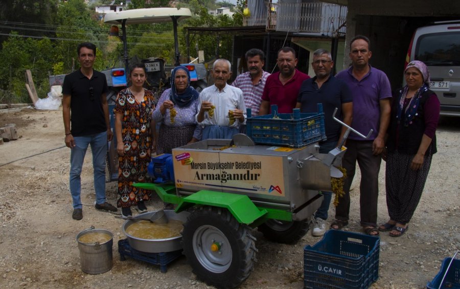 Üzümleri Makine Sıkıyor, Üretici Dinleniyor