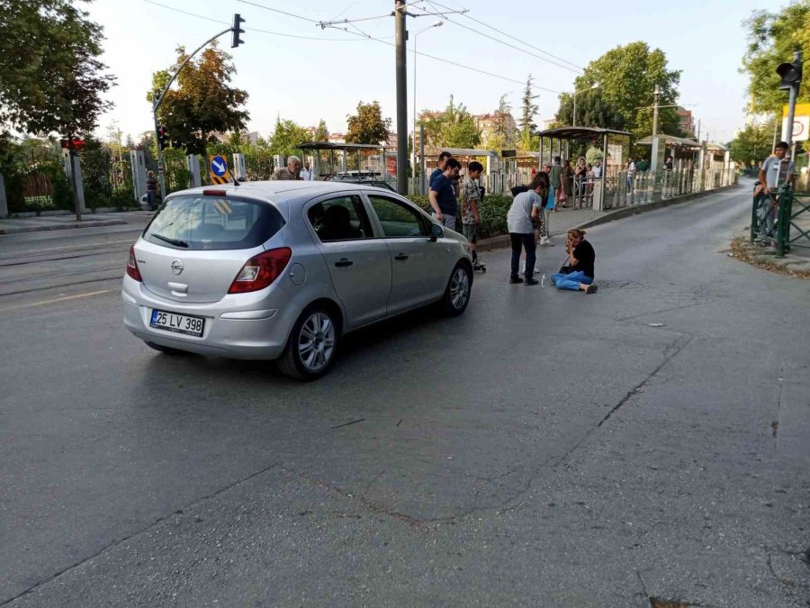 Yolun Karşısına Geçmeye Çalışan Kadına Otomobil Çarptı