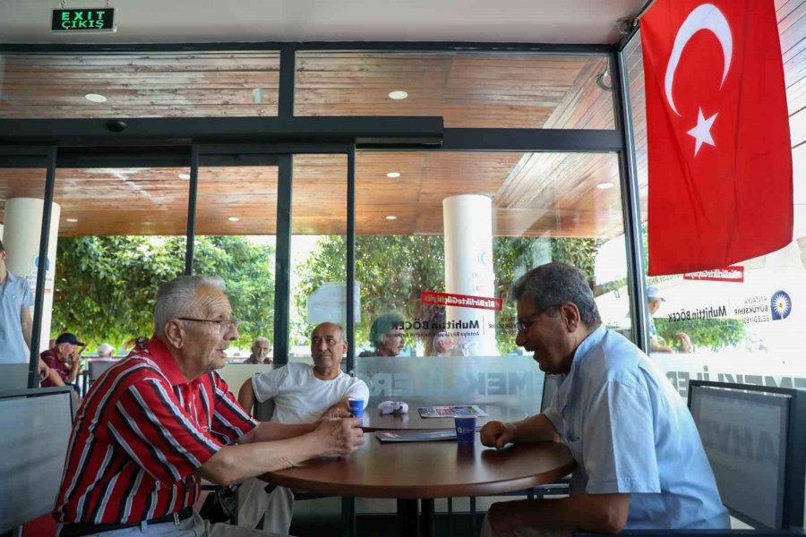 Büyükşehir Emekliler Kahvesi Emeklilere Nefes Aldırıyor