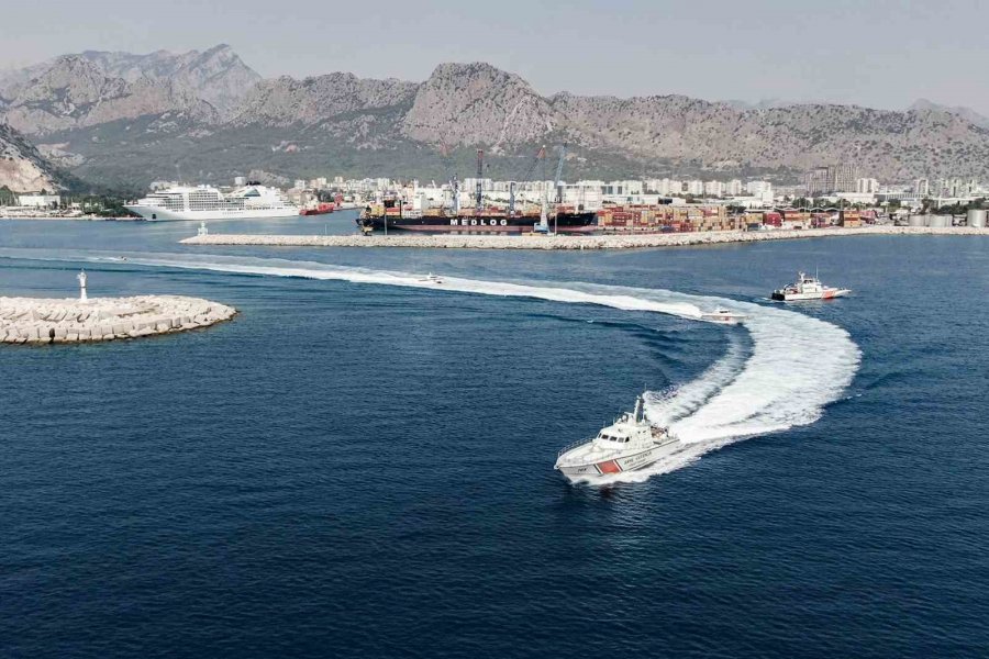 Antalya’da Sahil Güvenlik Komutanlığı Ekiplerinden Nefes Kesen Kurtarma Tatbikatı