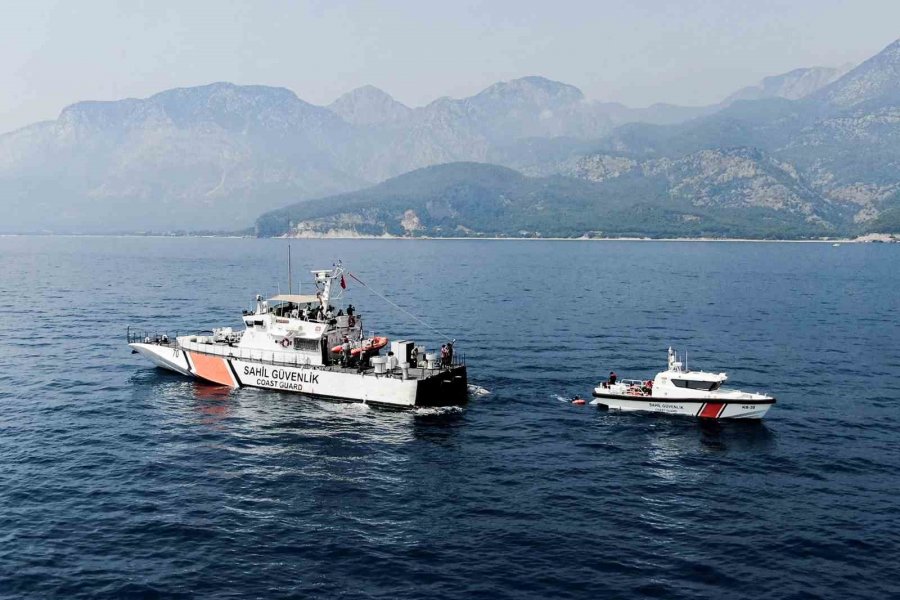 Antalya’da Sahil Güvenlik Komutanlığı Ekiplerinden Nefes Kesen Kurtarma Tatbikatı