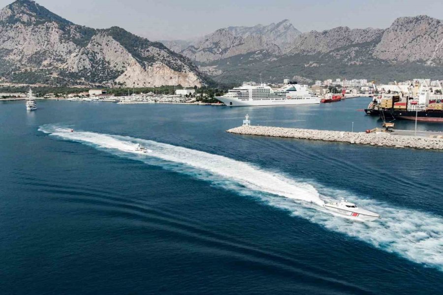 Antalya’da Sahil Güvenlik Komutanlığı Ekiplerinden Nefes Kesen Kurtarma Tatbikatı