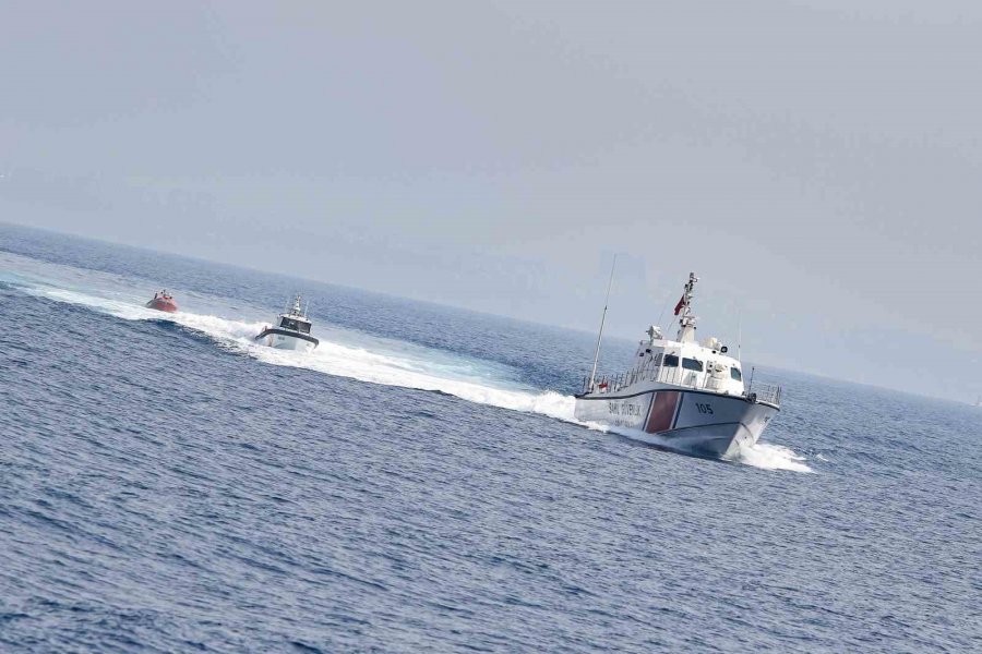 Antalya’da Sahil Güvenlik Komutanlığı Ekiplerinden Nefes Kesen Kurtarma Tatbikatı