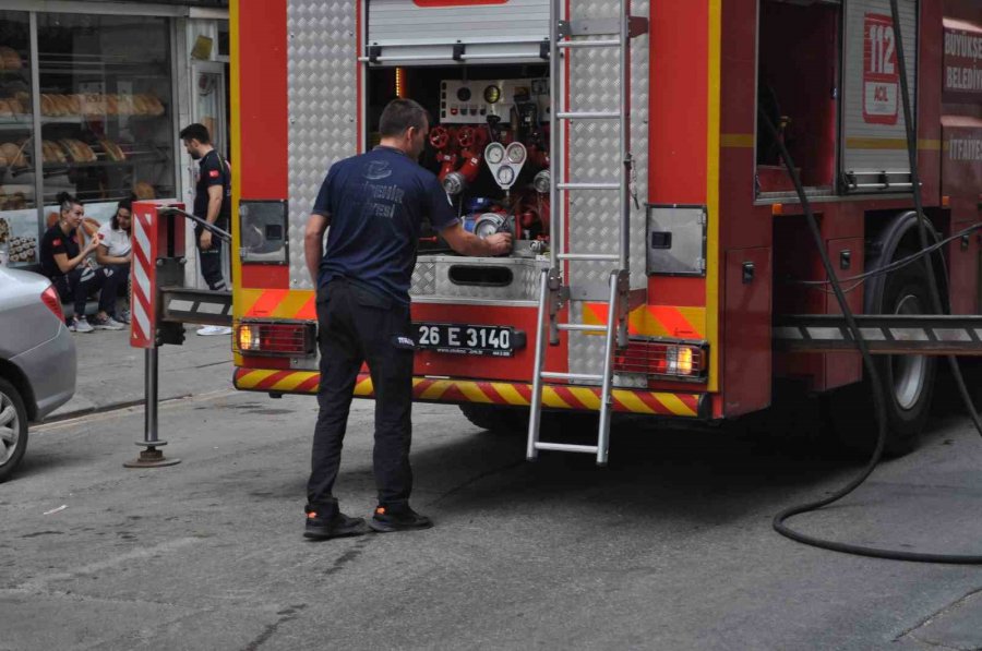 Sabah Saatlerinde Aniden Yükselen Dumanlar Endişeye Sebep Oldu