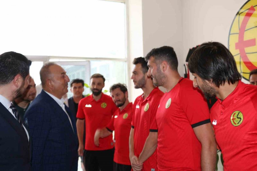 Mevlüt Çavuşoğlu’ndan, Eskişehirspor’a Ziyaret