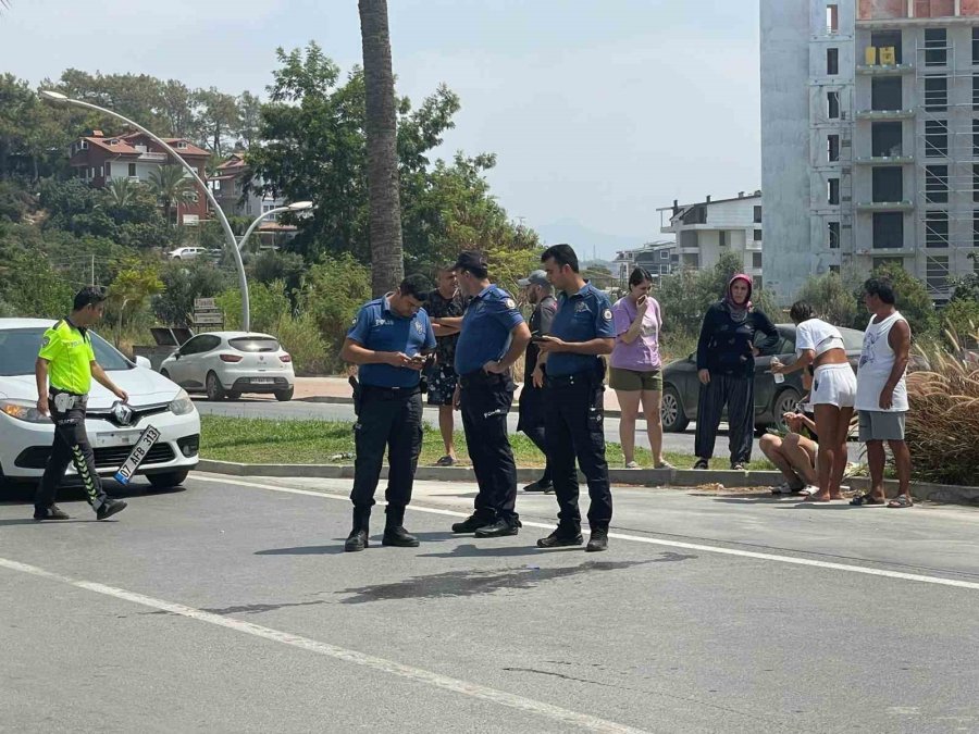 Düğün Konvoyu Geçerken Yola Çıkan Çocuğa Otomobil Çarptı